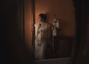 or_poudre_-_collier_haute_couture_et_sautoir_lily_nude-col_fac_on_fourrure_blanc.jpg